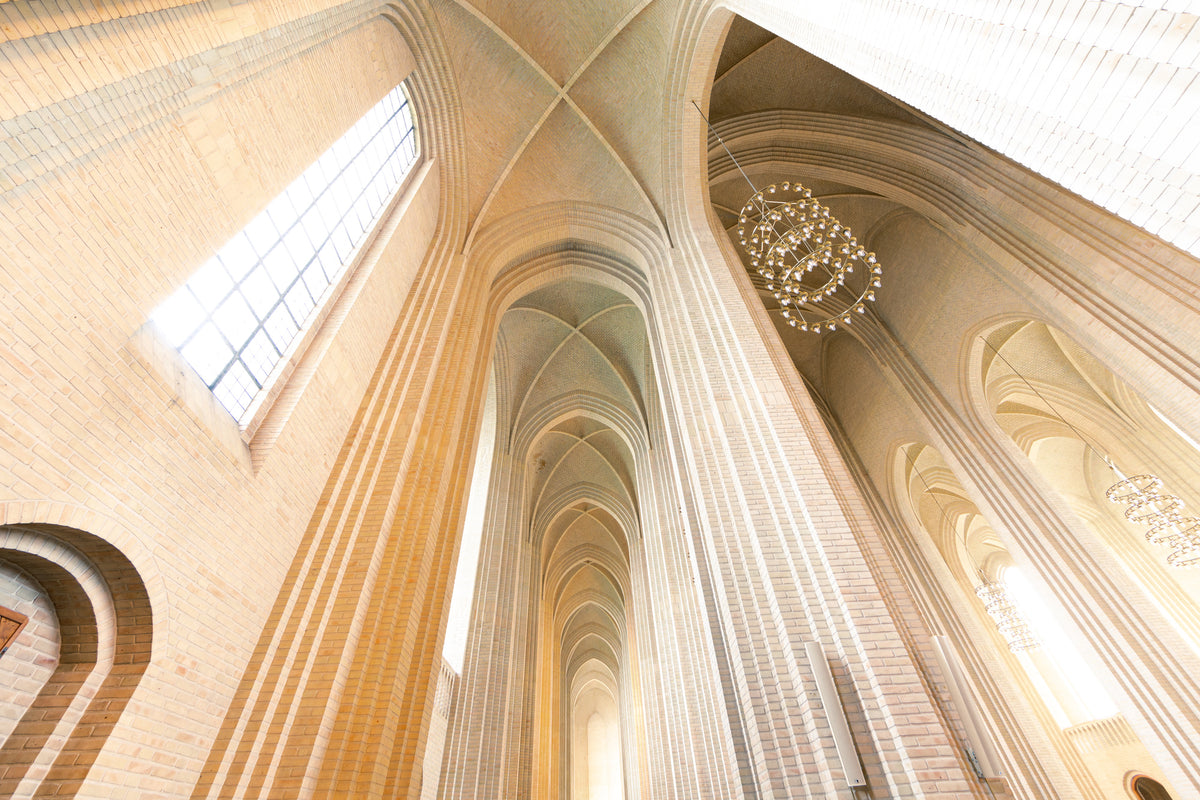 photo-wallpaper-soaring-church-interior