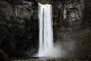 photo-wallpaper-taughannock-falls-plunging-silky-white-down-a-dark-shale-cliff