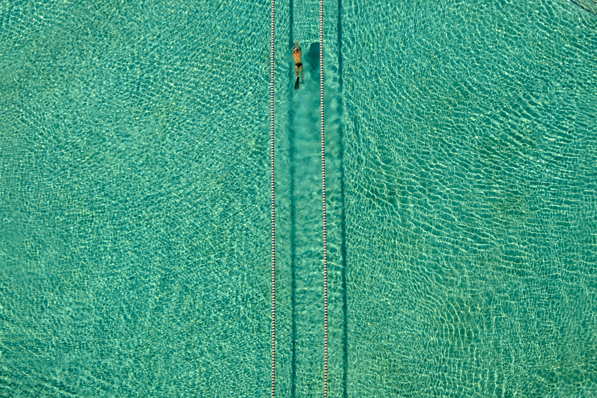 photo-wallpaper-turquoise-pool-swimmer