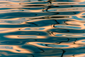 photo-wallpaper-rippling-golden-water