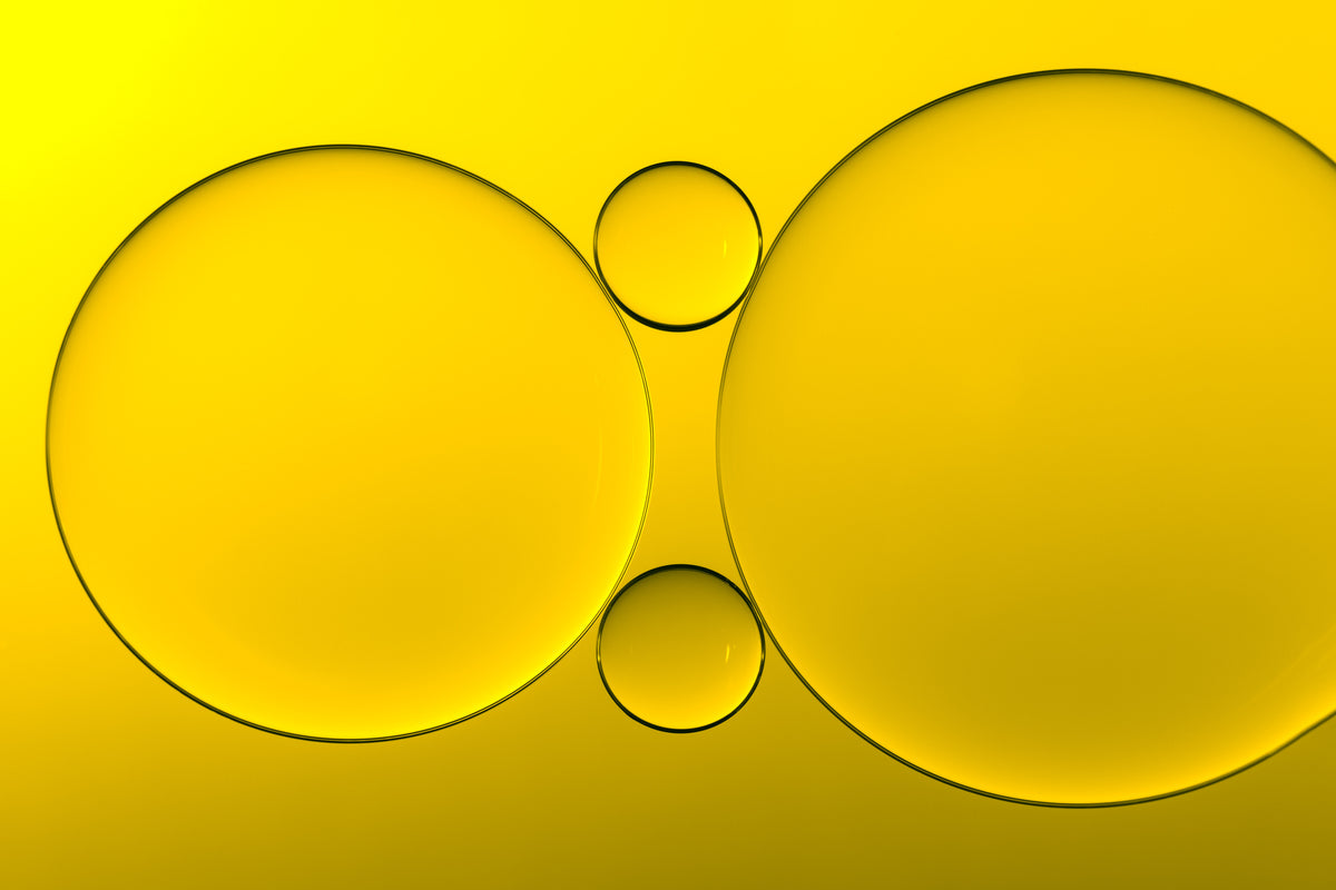photo-wallpaper-vibrant-yellow-liquid-spheres