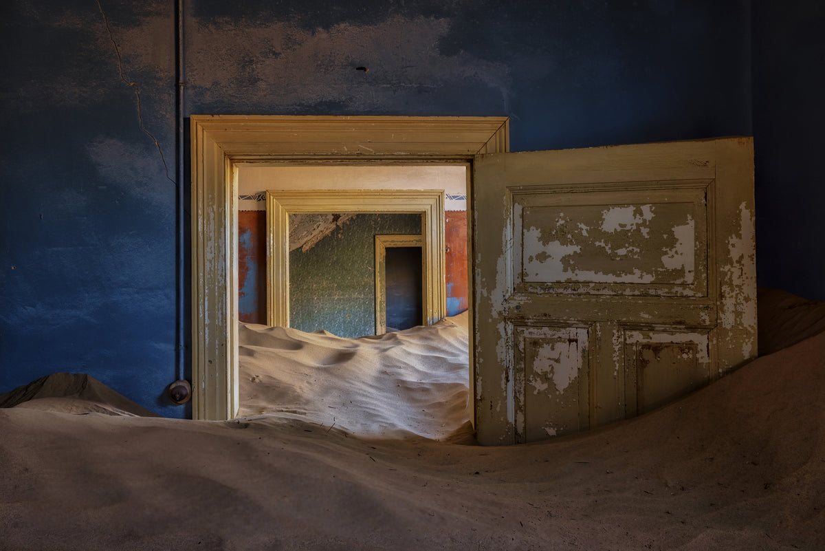 photo-wallpaper-sand-through-doors