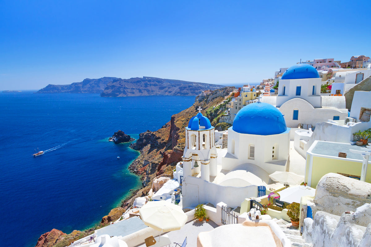 photo-wallpaper-white-architecture-of-oia-village-on-santorini-island-greece