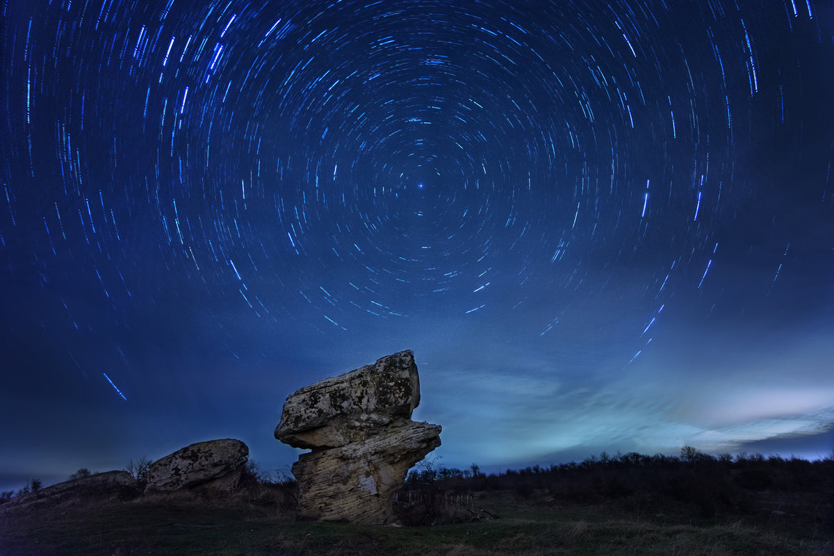 photo-wallpaper-star-trail-with-long-exposure-effect-at-dobrovanski-gabi-bulgaria