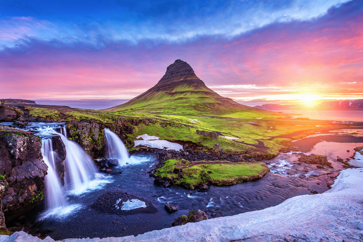 photo-wallpaper-kirkjufell-at-sunrise-in-iceland-beautiful-landscape-and-sunrise