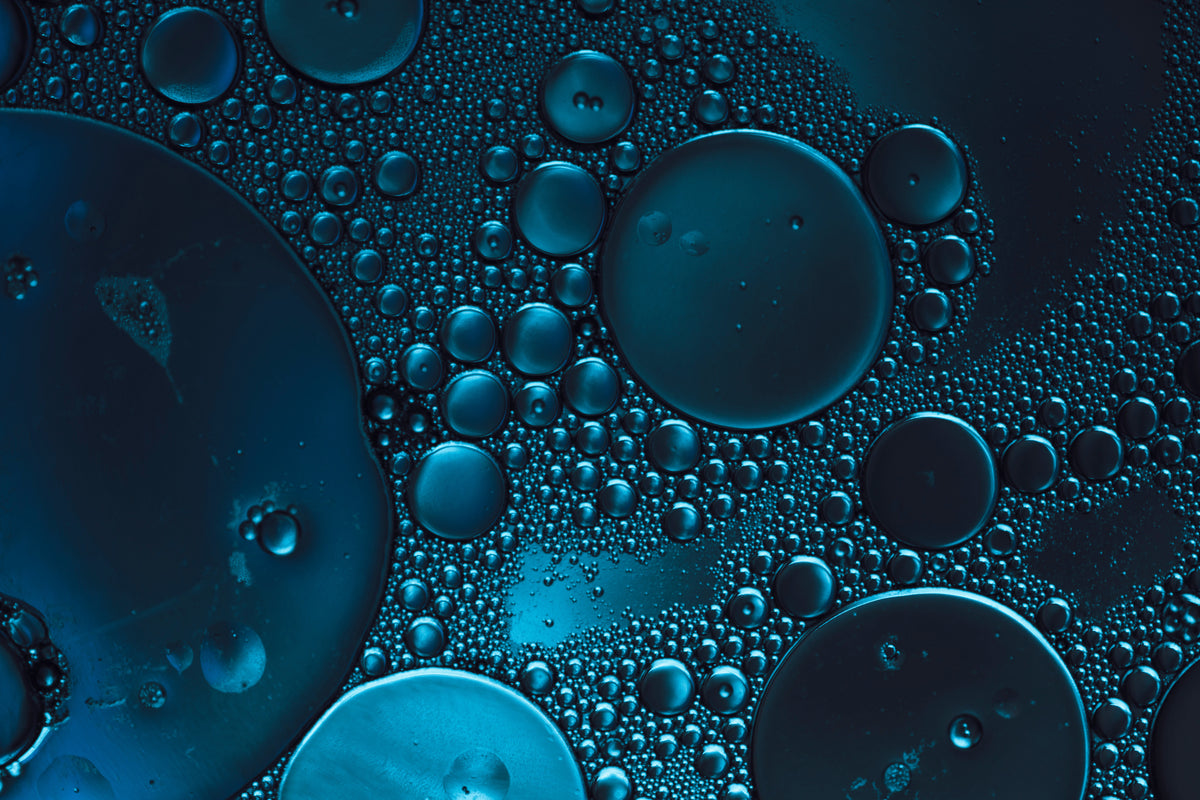 photo-wallpaper-dark-blue-abstract-background-bubbles-in-transparent-liquid