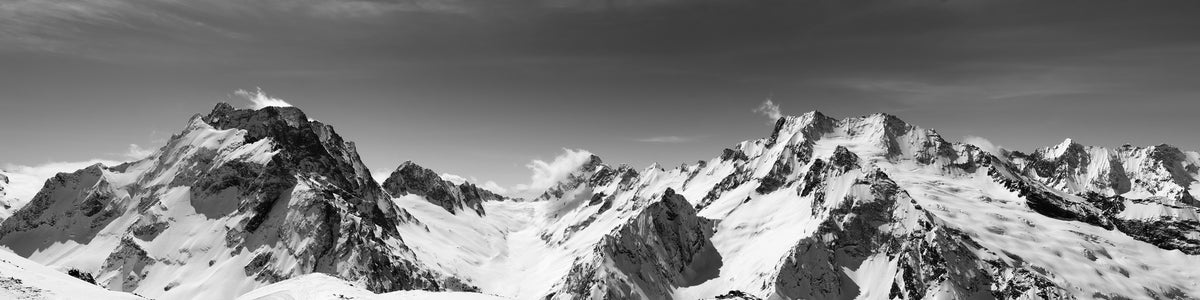 photo-wallpaper-black-and-white-panoramic-view-of-snow-capped-mountain-peaks