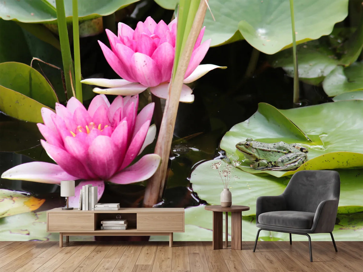 photo-wallpaper-the-frog-in-the-protection-of-water-lilies