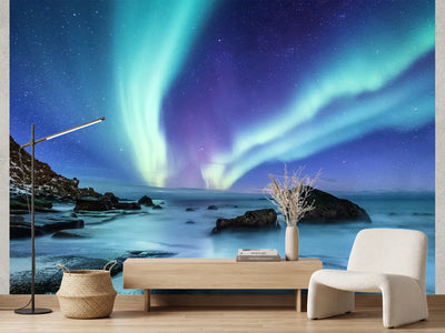 photo-wallpaper-northern-lights-over-a-rocky-shore-beneath-a-starry-winter-sky